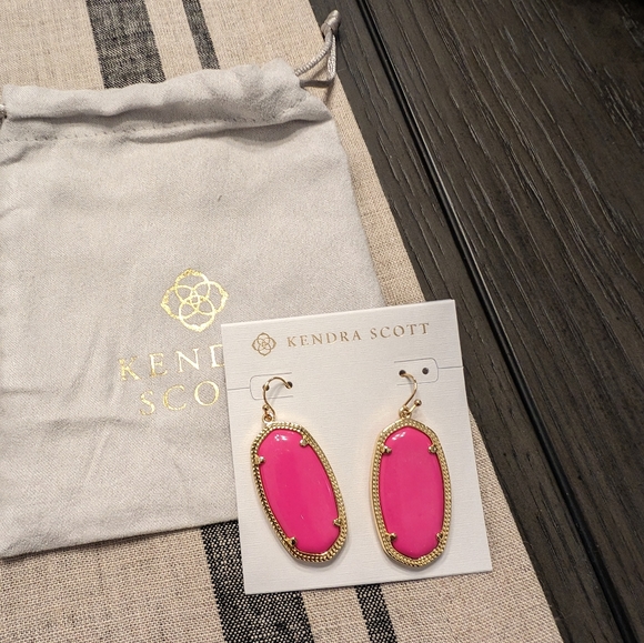 Kendra Scott Jewelry - Kendra Scott Elle earrings Gold and magenta pink
